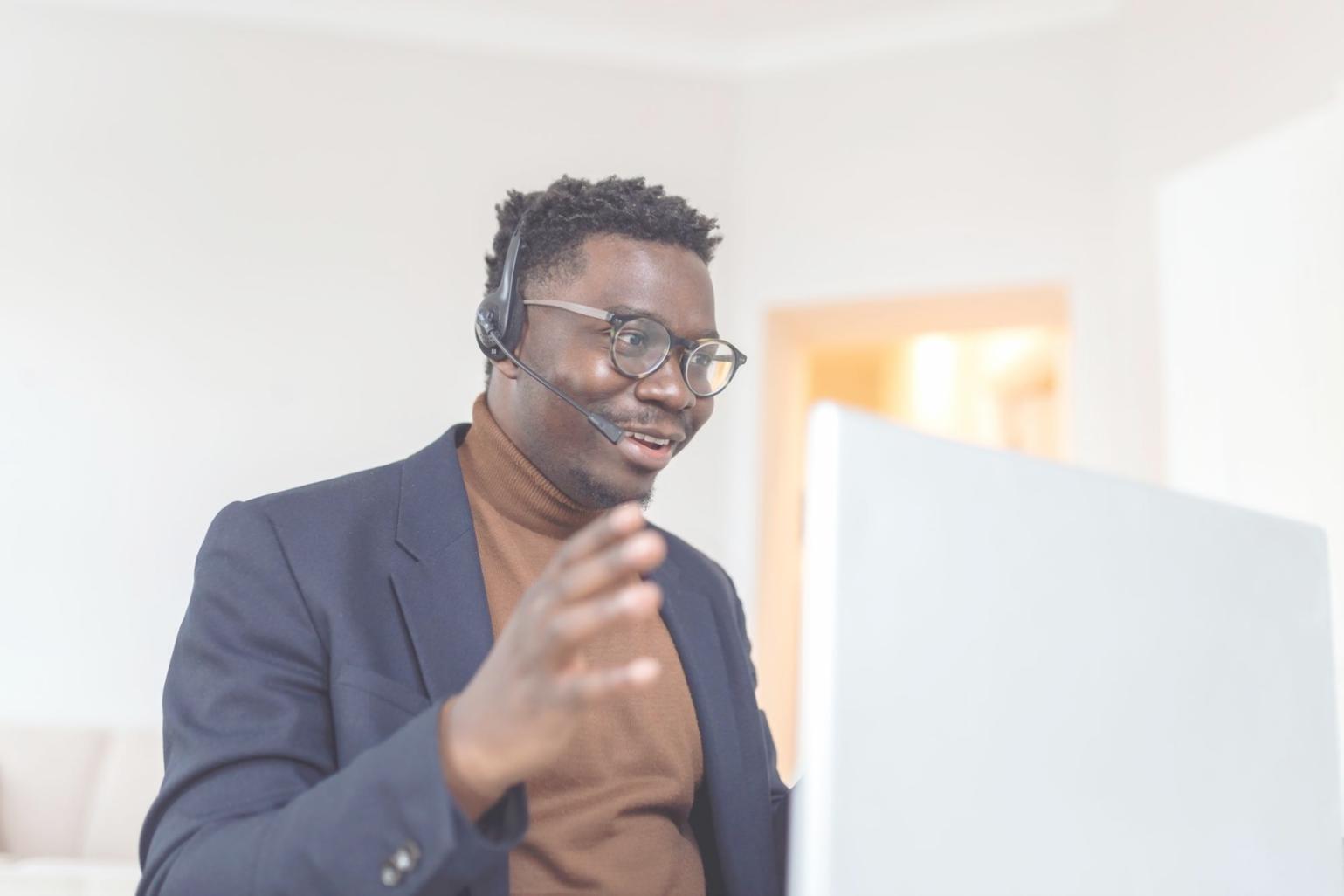 Entwicklung der ersten Lernmodule für finanzielle Bildung